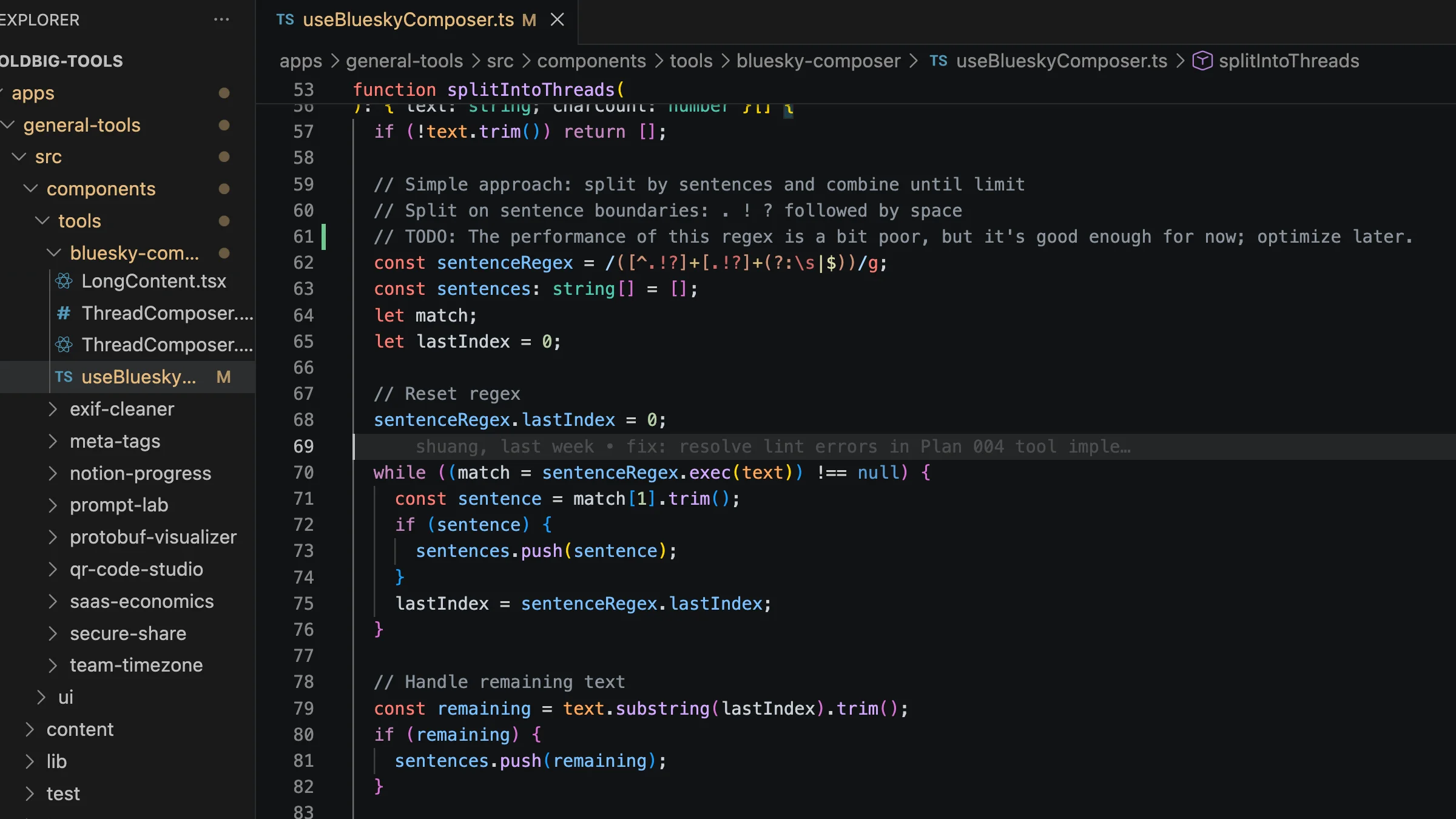 VS Code showing TypeScript code with Chinese comments about viewBox calculations for Notion iframe embedding